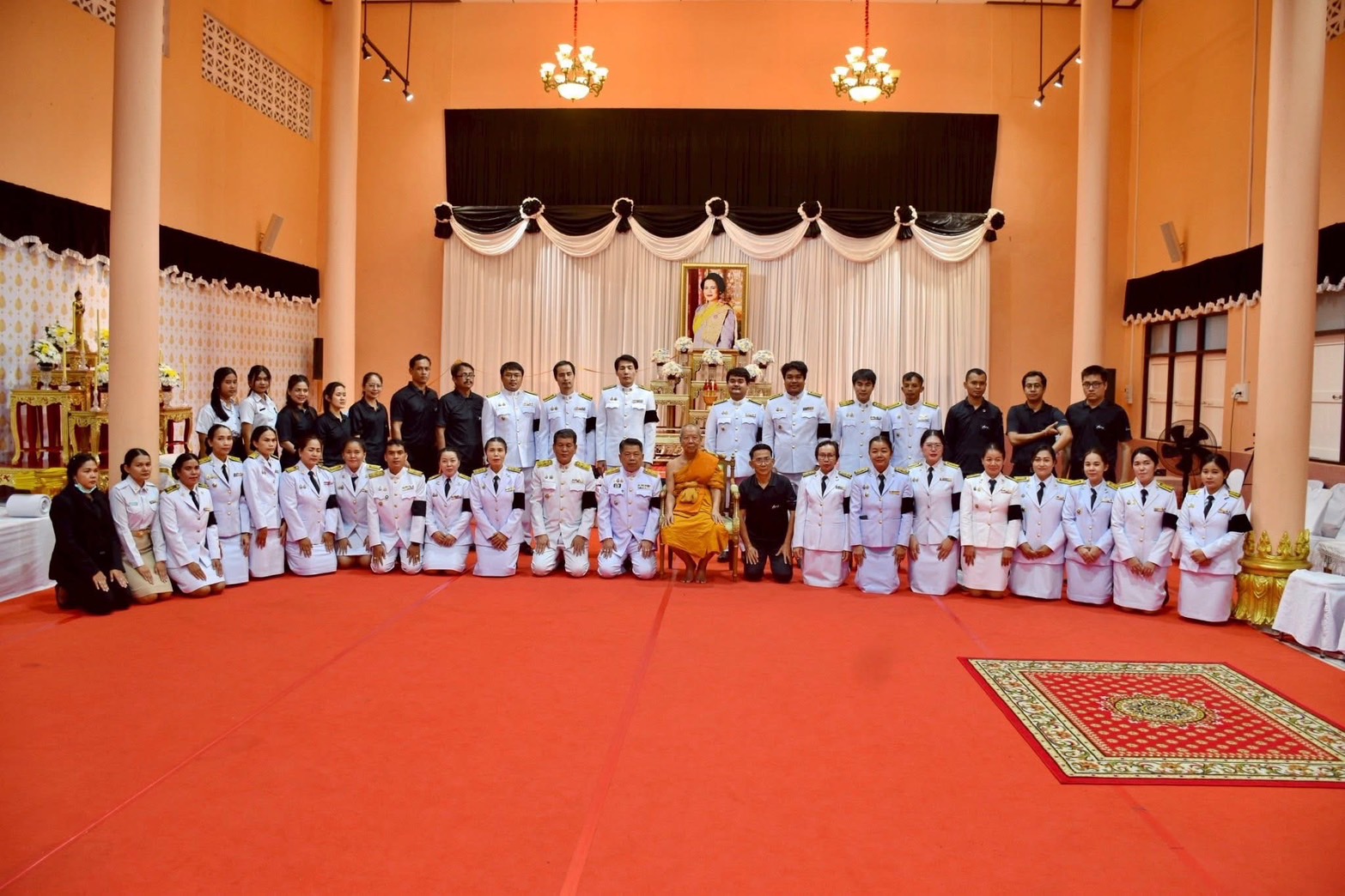 🩵🩵 พช.ระนอง และ เครือข่ายกองทุนแม่ของแผ่นดินจังหวัดระนอง” พร้อมด้วยพสกนิกรชาวระนอง ร่วมพิธีถวายความอาลัยและพิธีบำเพ็ญกุศลสวดพระอภิธรรมอุทิศถวายเป็นพระราชกุศล แด่สมเด็จพระนางเจ้าสิริกิติ์ พระบรมราชินีนาถ พระบรมราชชนนีพันปีหลวง  🩵🩵