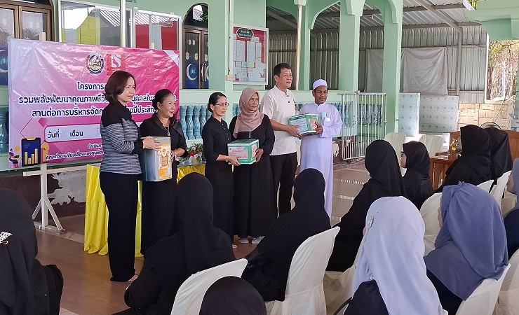 กองทุนพัฒนาบทบาทสตรีจังหวัดระนอง >>  DAY 2 มุ่งเสริมสุขภาพร่างกายสตรีให้แข็งแรง เสริมความรู้งานกองทุนพัฒนาบทบาทสตรี เพราะสตรีคือพลังขับเคลื่อนงานพัฒนาชุมชน 
