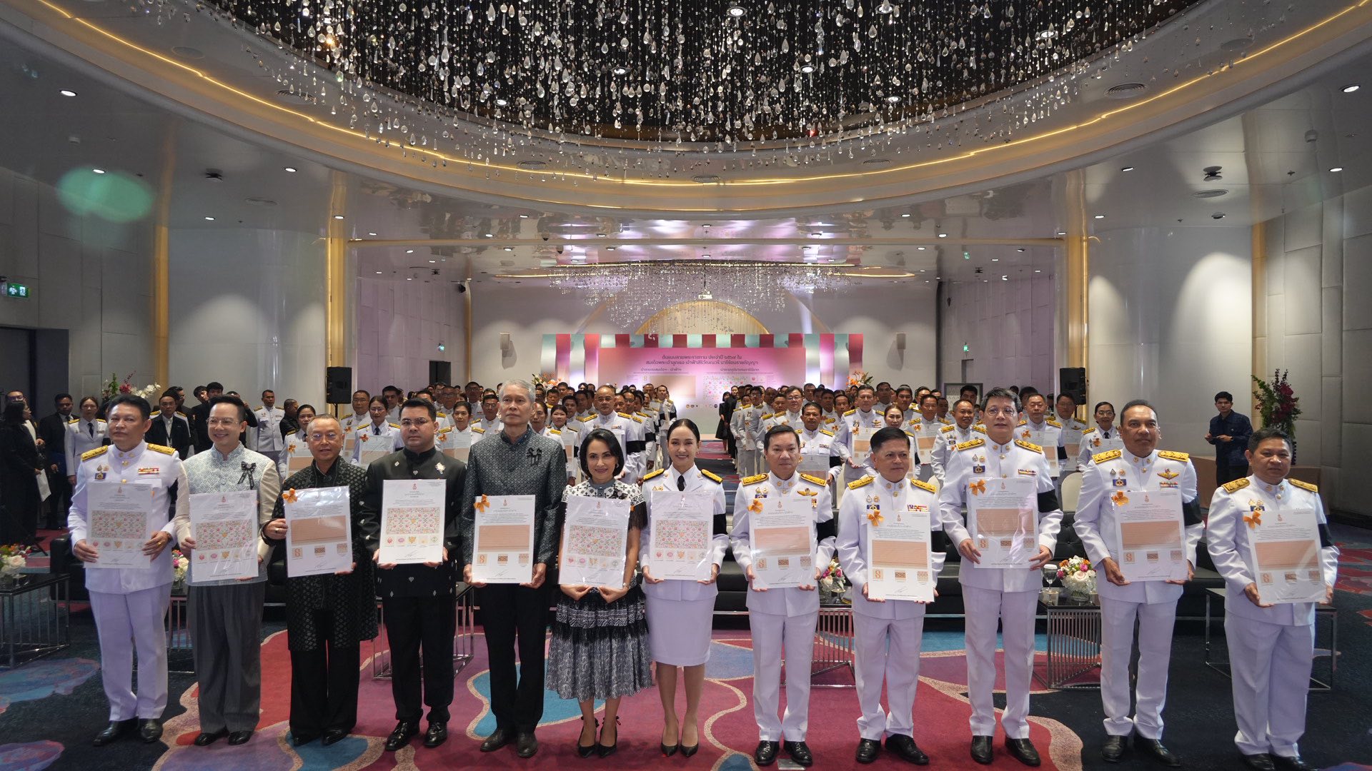 จังหวัดระนอง รับมอบแบบลายผ้าพระราชทาน “ลายขอสมเด็จฯ - เจ้าฟ้าฯ” และ “บุปผาบรมราชินีนาถ” สืบสานพระปณิธานภูมิปัญญาผ้าไทย