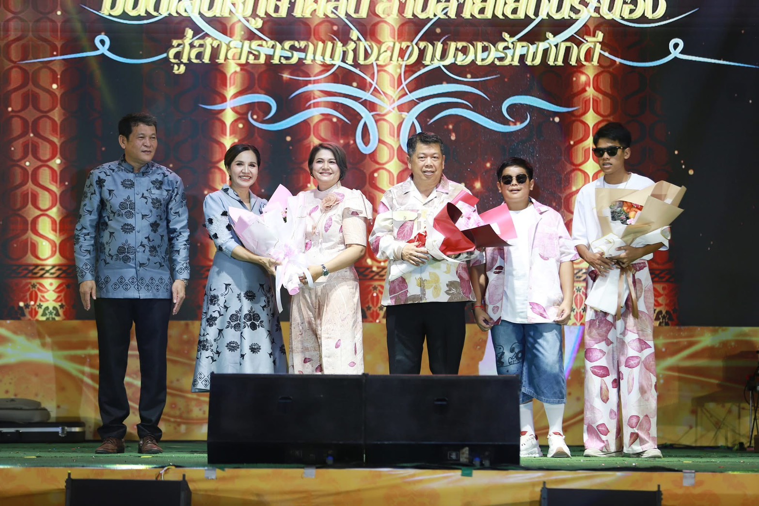  พช.ระนอง จัดกิจกรรมเดินแบบผ้าไทยและชุดไทยพระราชนิยม ภายใต้ชื่องาน "มนต์เสน่ห์ภูษาศิลป์ สานสายใยถิ่นระนอง สู่ธาราแห่งความจงรักภักดี" ในงานอาบน้ำแร่ แลระนอง และงานกาชาดจังหวัดระนอง ประจำปี 2569