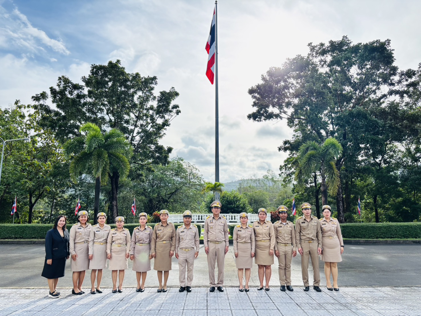 สพจ.ระนอง ร่วมกิจกรรมเคารพธงชาติและร้องเพลงชาติไทย เนื่องในวันพระราชทานธงชาติไทย ประจำปี 2569