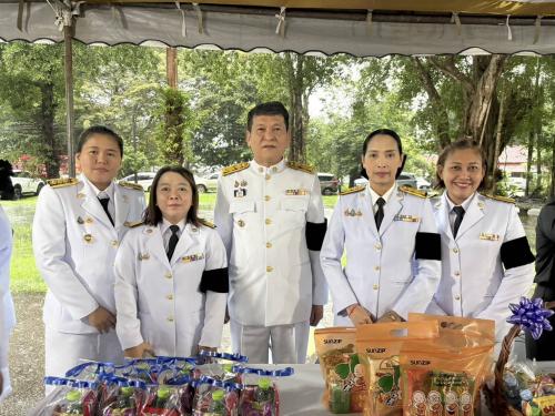 พช.ระนอง ร่วมพิธีบำเพ็ญกุศลและทำบุญตักบาตร เนื่องในวาระครบ 100 วัน (สตมวาร) แห่งการสิ้นพระชนม์  เพื่อถวายเป็นพระกุศล